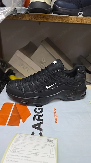 Adidasi  Nike