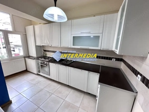 Apartament cu 3 camere Deco Foste proprietati CETATE Piata Finisat Nemobilat