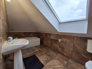 Persoană fizică vând apartament tip mansardă 3 dormitorare + living cu bucatarie open space - imagine 7
