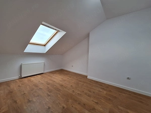 Persoană fizică vând apartament tip mansardă 3 dormitorare + living cu bucatarie open space - imagine 6
