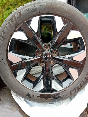 Vand jante  Originale Kia cu anvelope de vara Michelin. 235/50/R19 Dimensiuni jante- 7,5Jx19  Distan - imagine 3