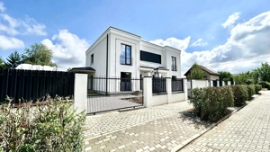 Duplex elegant | 4 camere | 3 bai | zid dublu | Mosnita Noua