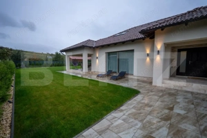 Casă de vanzare, cu 5 camere, 280 mp, zona Nord - imagine 2
