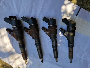 Vand injectoare,stop-uri,faruri,proiectoare Peugeot 206 2.0hdi