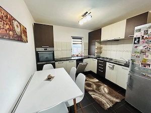 Vand apartament 3 camere, zona linistita  - imagine 2