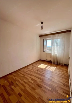 Apartament cu trei camere de renovat in Feldioara, Brasov - imagine 2
