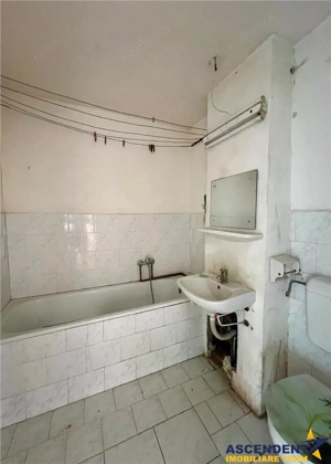 Apartament cu trei camere de renovat in Feldioara, Brasov - imagine 5