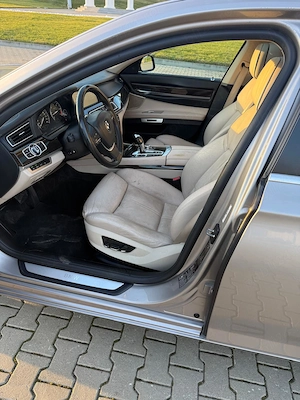 BMW Seria 7 740d xDrive 2012 - imagine 9