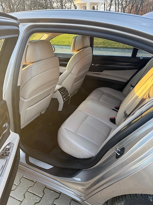 BMW Seria 7 740d xDrive 2012 - imagine 8