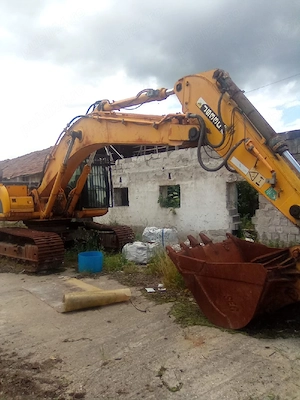 JCB JS330   Excavator pe șenile - imagine 2