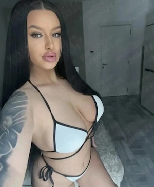 Victoria bruneta venita chiar acum