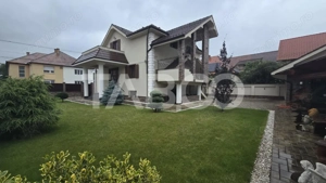 Casa individuala de vanzare 10 camere 691mp teren si garaj zona Lupeni