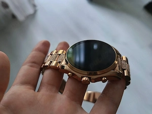 Vând smartwatch Michael Kors original, Rose Gold.   Ceas elegant, cu brățară metalică și detalii cu 