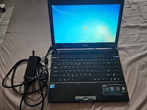 laptop Asus  functional cu incarcator