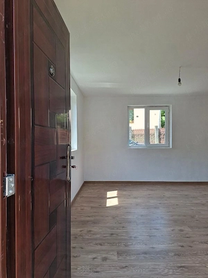 Vând casă mică cu teren aferent 400 mp Cladova, com Păuliș - imagine 4