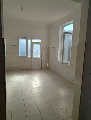 închiriez spatu comercial zona berzei 2300 lei - imagine 3