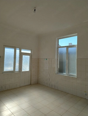 închiriez spatu comercial zona berzei 2300 lei - imagine 4