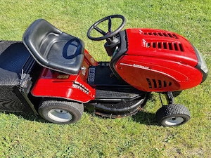 Vând tractoraș de tuns iarba Lawnflite 604 15,5 CP - imagine 3