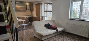 Inchiriez apartament 3 cam tip duplex