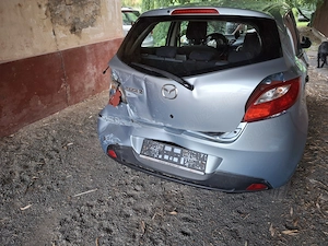 Dezmembrez Mazda 2 . 1.3 benzina  - imagine 5