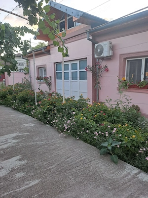 Casa de vânzare,  frumoasa și cochetă  - imagine 2