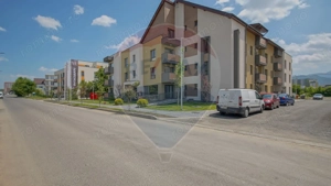 Spațiu comercial de vânzare, Brașov, Cartier Tractorul Complex  Rokman