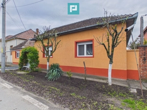 Casă 2 corpuri și 5 camere ultracentral în Curtici