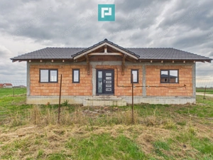 Casa nouă la roșu în Zimandcuz