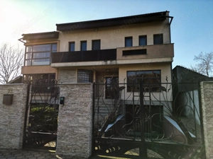 Vilă spațioasă cu 8 camere, Grădiște - imagine 2