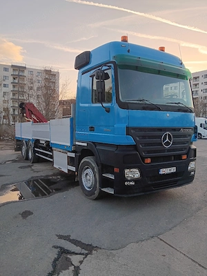 vând camion macara MercedesActros 