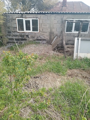 Vand casa comuna Mănești cu toate utilitatile, teren 2930 m .