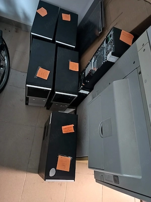 12 seturi Desktop PC Procesor Intel(R) D Pentium 3.00 GHz 2 GB RAM HDD WD 160 GB Monitor LCD ACER 
