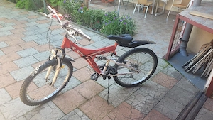 Vând bicicletă. 