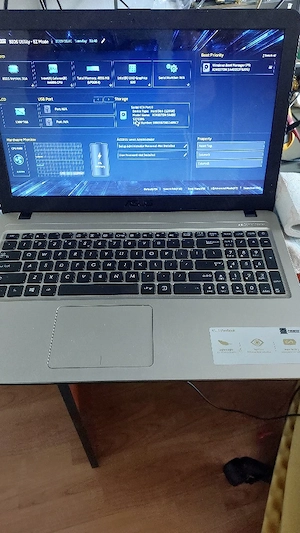 Asus vivobook 4gb,120gb ssd