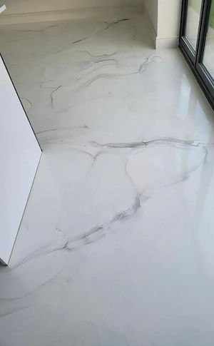 Pardoseli epoxidice și covor de piatră naturală cu rășină 