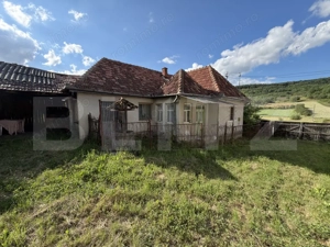 Casă cu 3 camere și un teren de 4100 mp