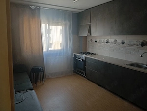închiriez apartament 2 camere  - imagine 2