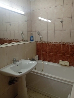 închiriez apartament 2 camere  - imagine 5