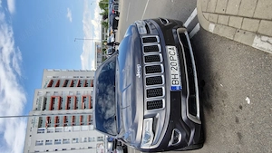 Vând Jeep Grand Cherokee varianta Overland