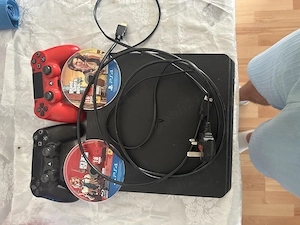 Playstation4 funcționează perfect 2 jocuri