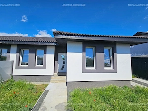 Duplex nou, pe parter, 4 camere, 2 băi, terasă, parcare, ap la alegere, la cheie, Parța, comision 0%