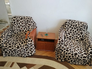 Dau biblioteca, dormitor,canapea și 2 fotolii, preț 50 lei 