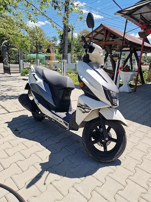 scuter suzuki avenis  - imagine 4