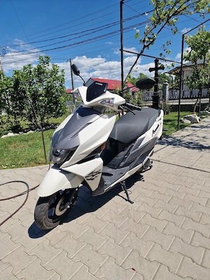 scuter suzuki avenis  - imagine 5
