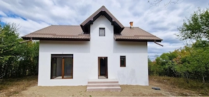 Oază de Liniște: Casă P+M (Finisaje Calitate) + 4500 mp Teren - Hârsa Plopu (20 min Ploiești)