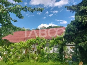 Casa de vanzare cu 2 apartamente separate si teren 544 mp Cisnadioara
