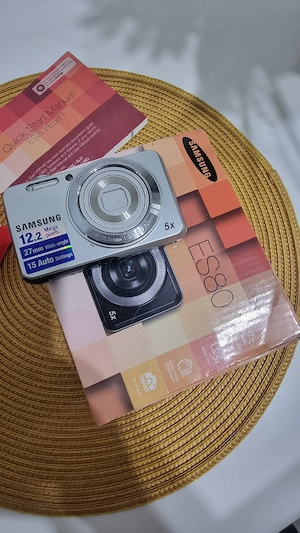 Vand camera foto Samsung  la cutie ,impecabilă 