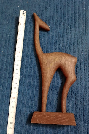Statueta din lemn stil minimalist scandinav cerb 25 cm. inaltime