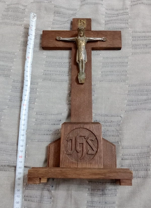 Crucifix catolic de masa altar stejar 35 cm. cu defecte
