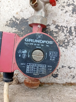 Vând pompe de recirculare